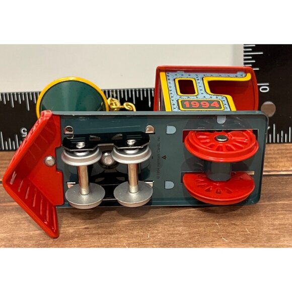 1994 HALLMARK KEEPSAKE ORNAMENT QX531-6 YULETIDE CENTRAL TRAIN TIN - Picture 9 of 10